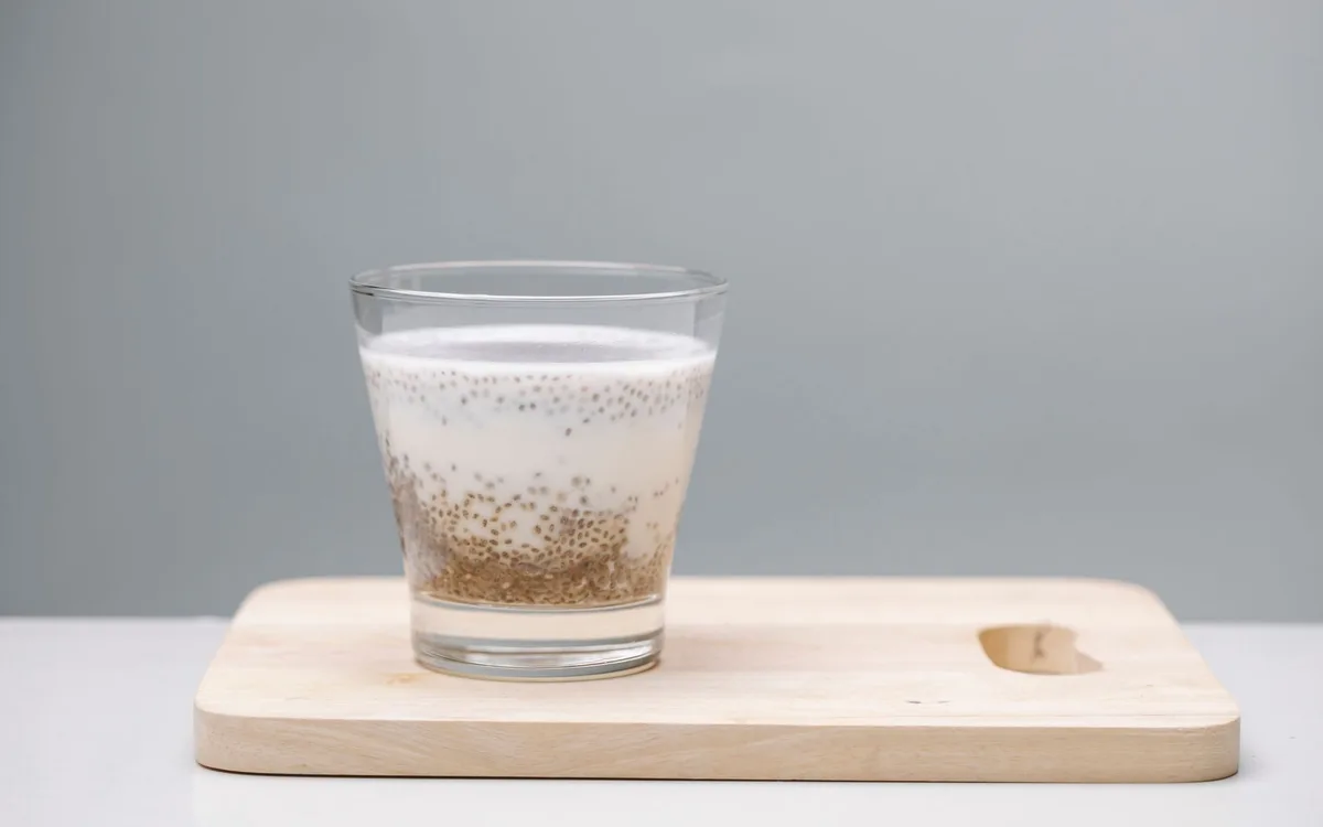 Pudding chia ze skyrem i malinami - jak zrobić fit śniadanie?