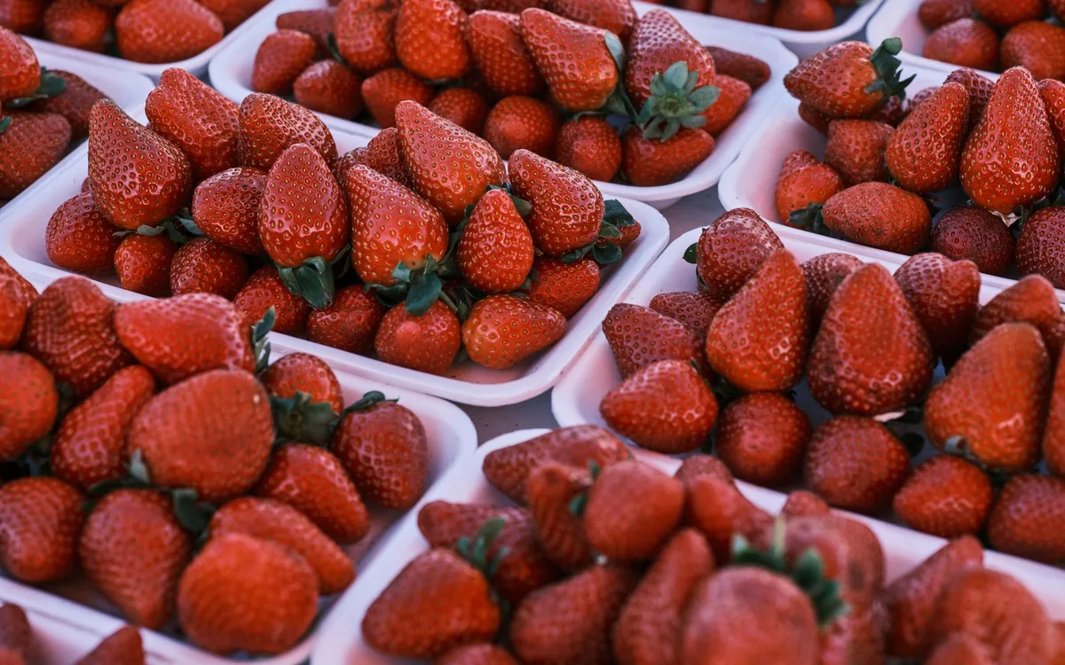 Crumble fit z truskawkami i borówkami - jak obniżyć kaloryczność?