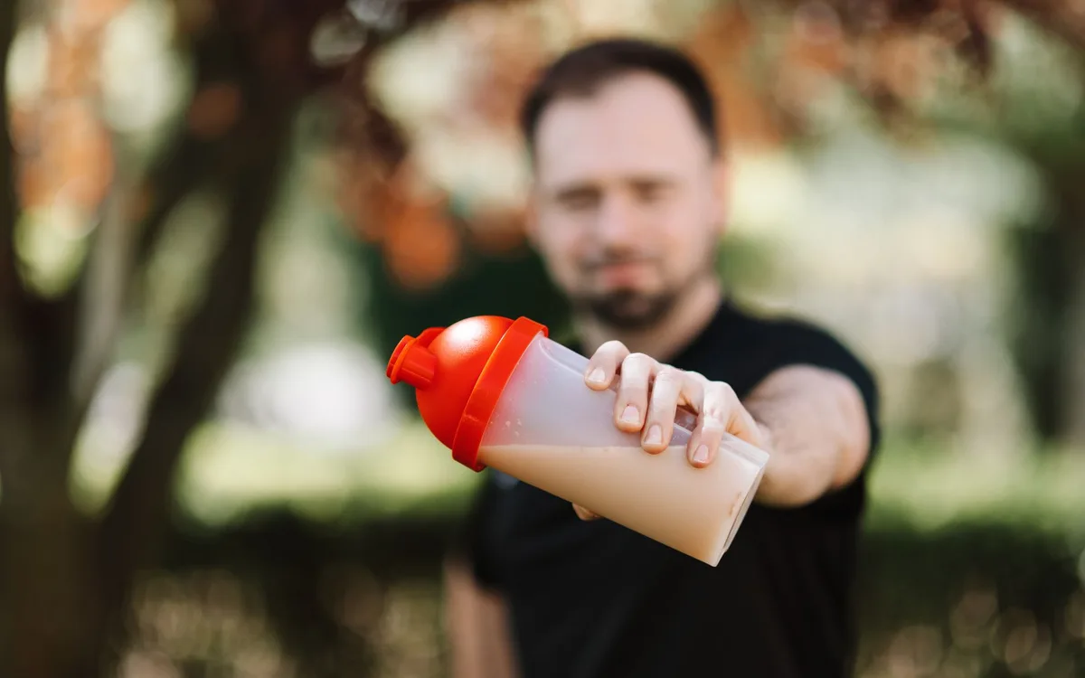 Suplementacja na masę: co ma dowody, a co jest marketingiem