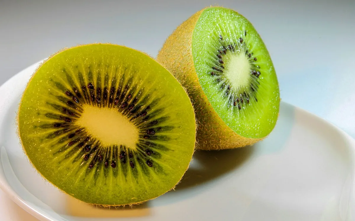Kiwi zielone czy gold - które ma więcej kalorii?