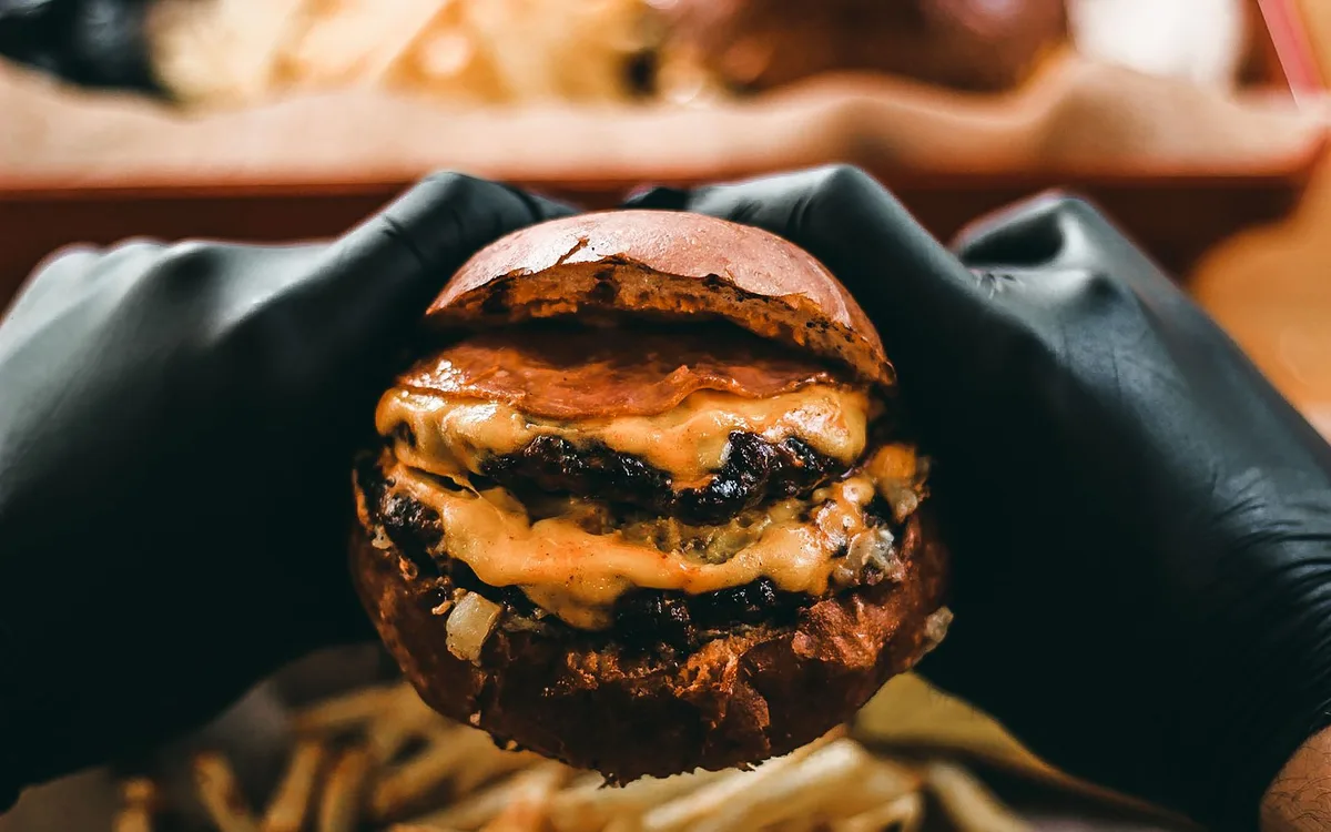 Dlaczego Burger Drwala jest wysokokaloryczny?
