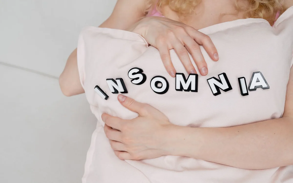 Jak sen, stres i objawy menopauzy wpływają na apetyt?