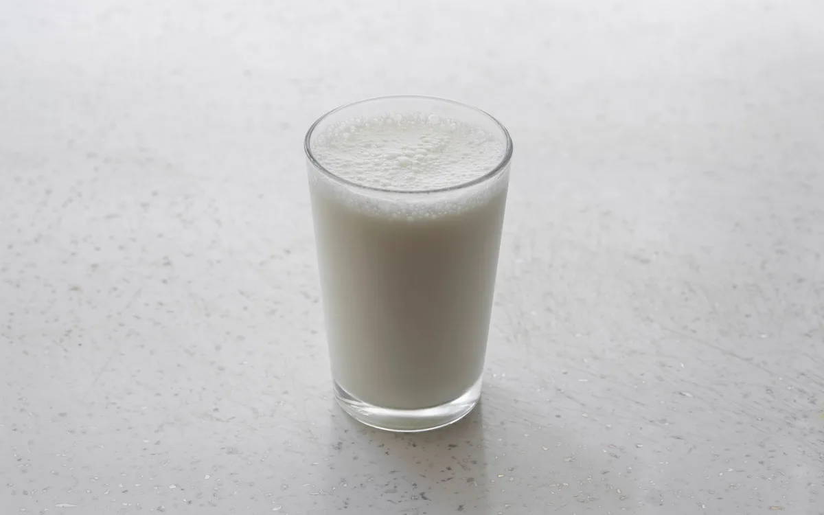 Kefir a mikrobiota, laktoza i komfort trawienny