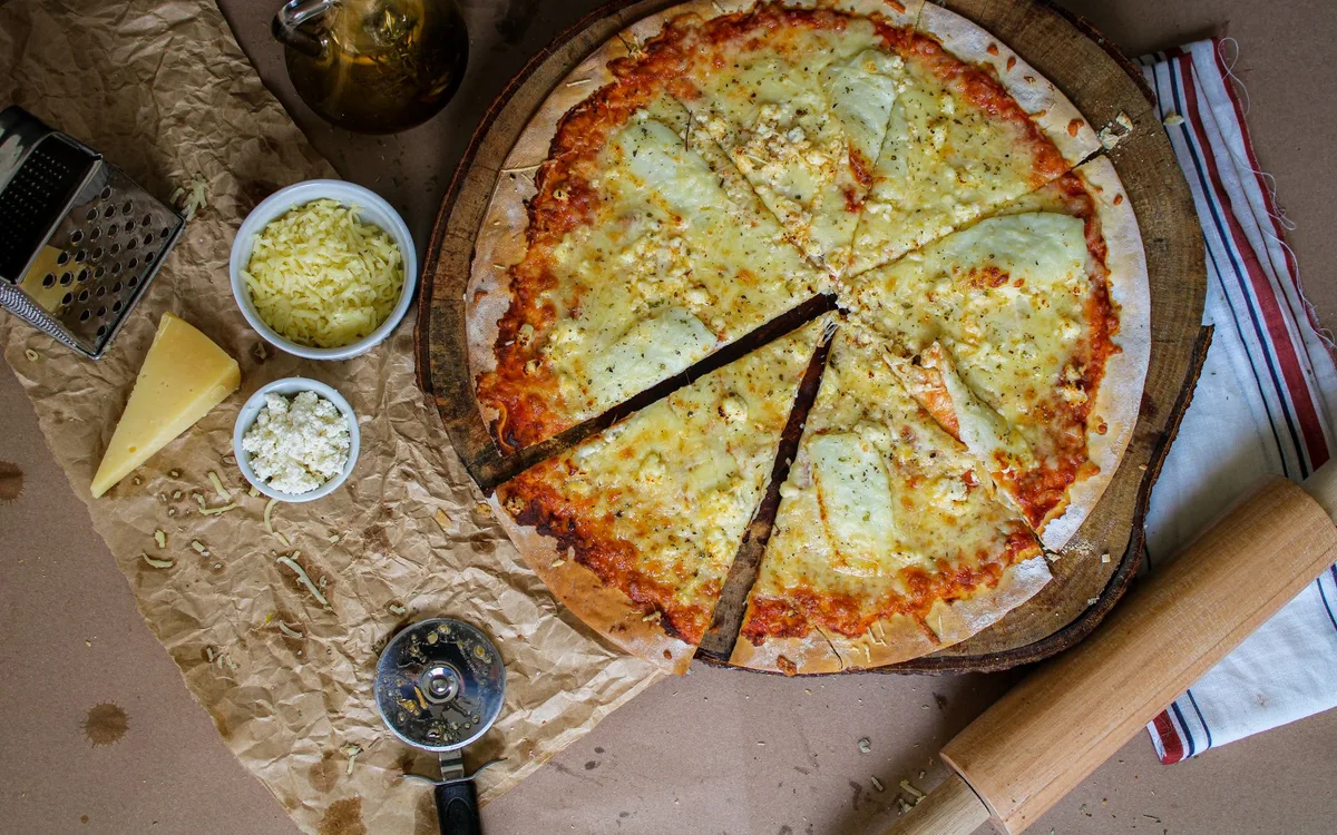 Ile białka ma mozzarella i feta?