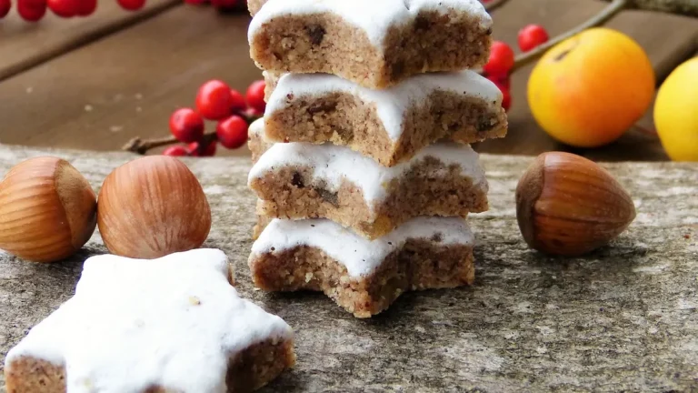 Białko jajka w proszku w misce z miarką na kuchennym blacie