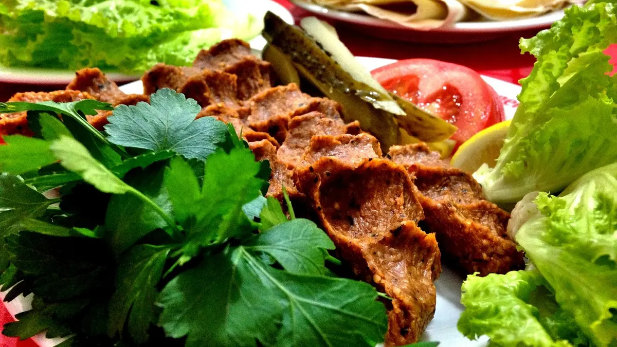 Fit pulpety z mielonego indyka z warzywami w pojemnikach meal prep