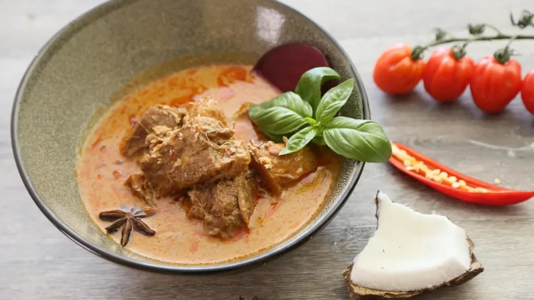 Fit curry i owsianka z mlekiem kokosowym oraz napojem roślinnym